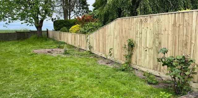 Close-board fencing with raked bay in Horton-cum-Studley